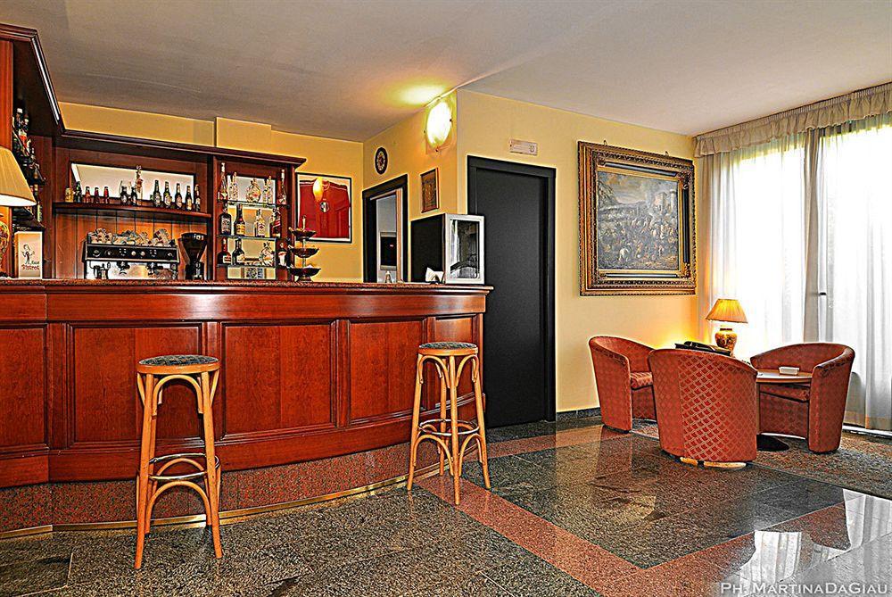 Ascot Lodging Cardano Al Campo Restaurante foto