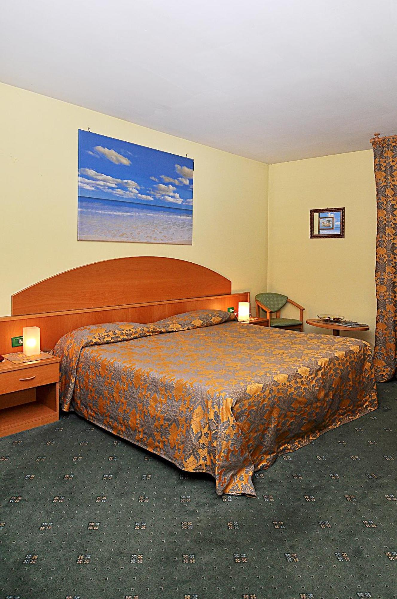 Ascot Lodging Cardano Al Campo Habitación foto