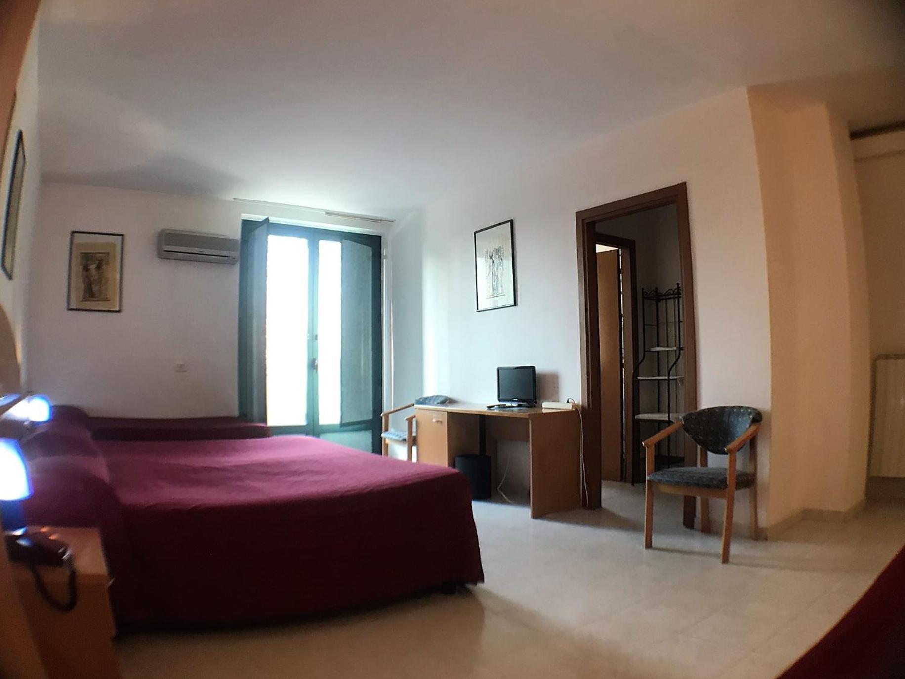 Ascot Lodging Cardano Al Campo Habitación foto