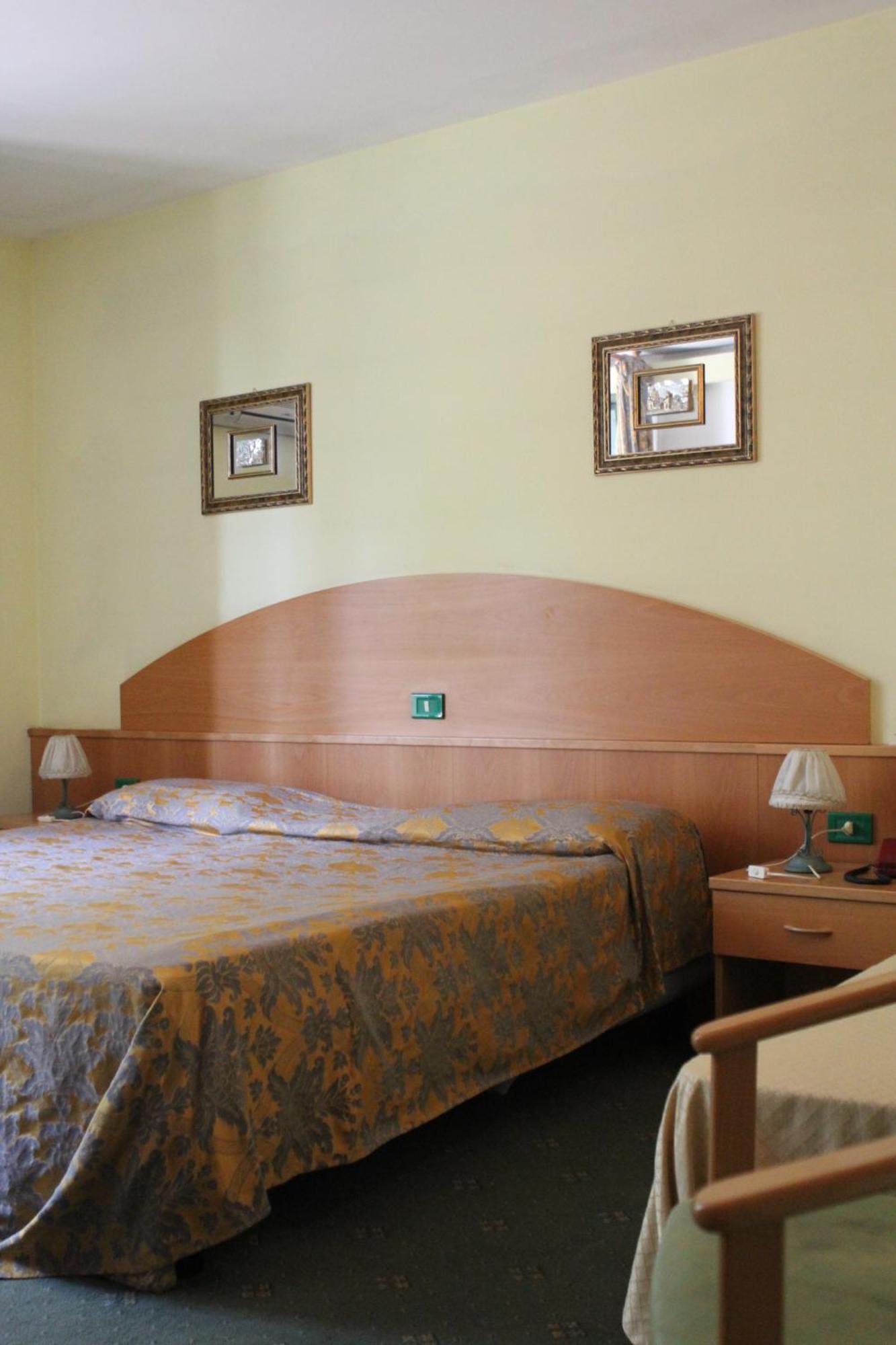 Ascot Lodging Cardano Al Campo Habitación foto