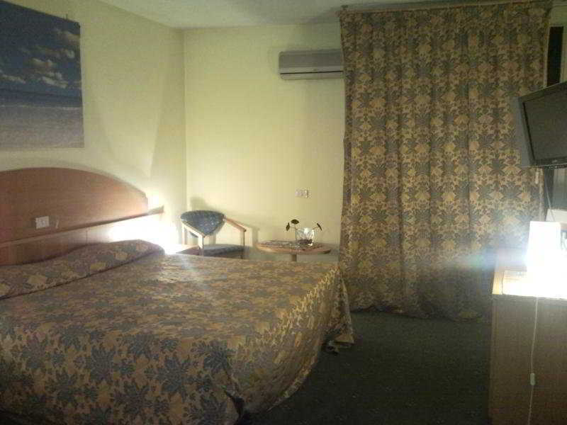 Ascot Lodging Cardano Al Campo Habitación foto