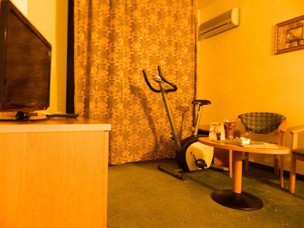 Ascot Lodging Cardano Al Campo Exterior foto