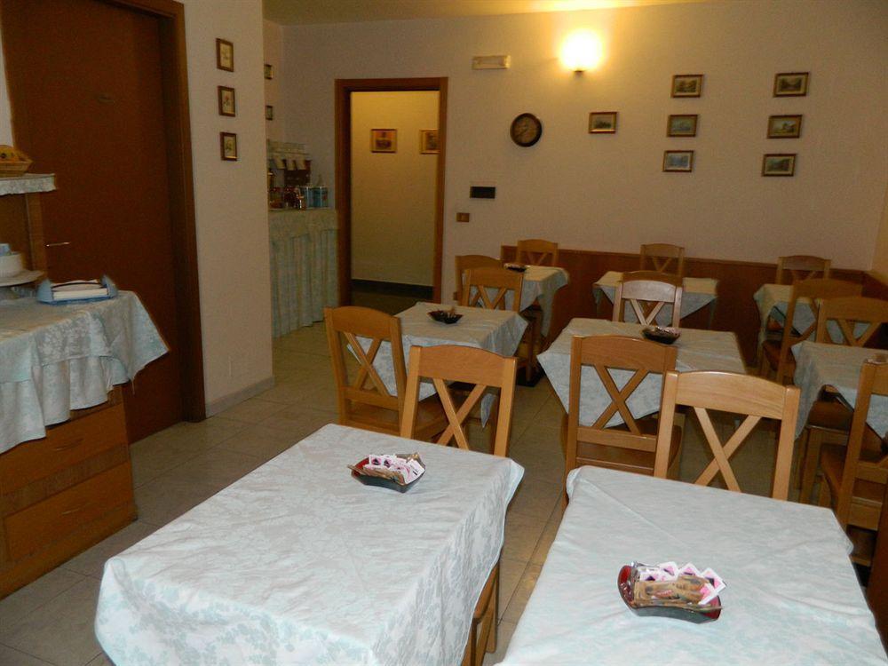 Ascot Lodging Cardano Al Campo Exterior foto